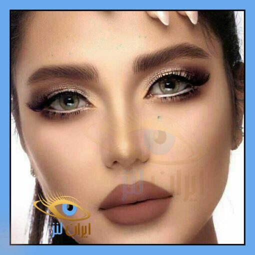 تصویر رنگ لنز مون ناوی روی چشم مدل